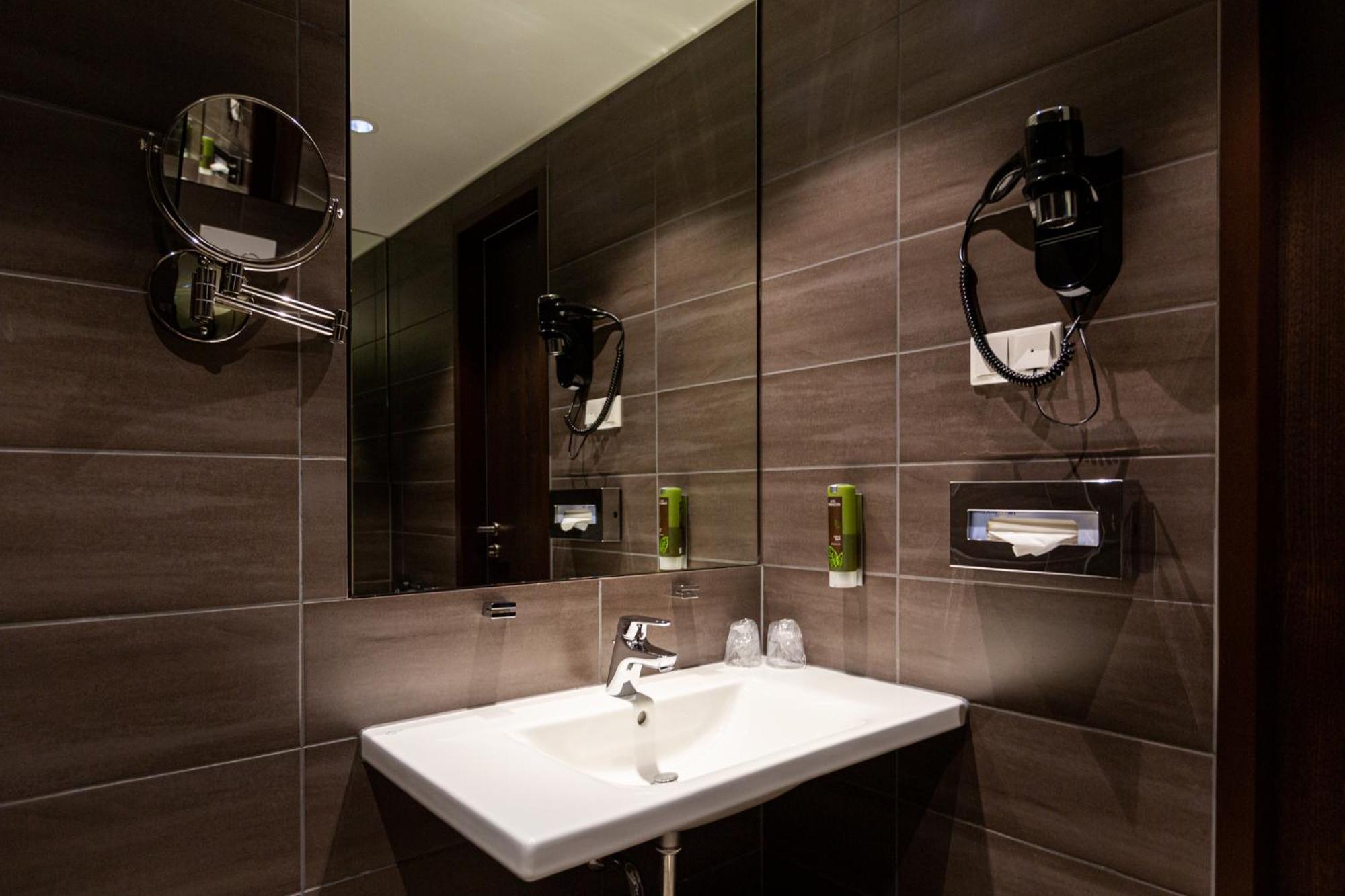 Tobbaccon Hotel Bensheim Bagian luar foto