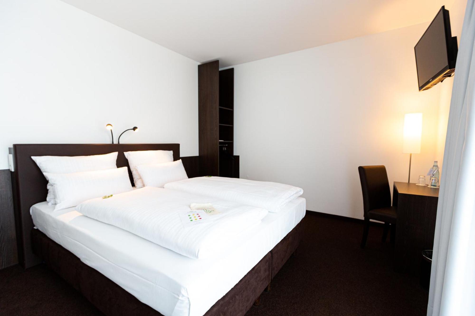 Tobbaccon Hotel Bensheim Bagian luar foto