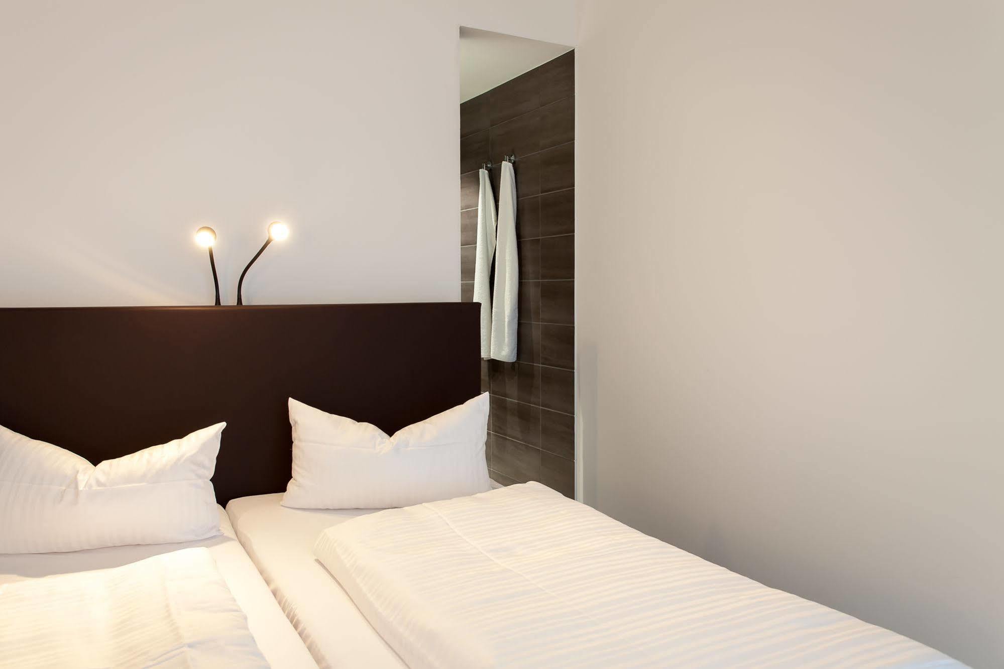 Tobbaccon Hotel Bensheim Bagian luar foto