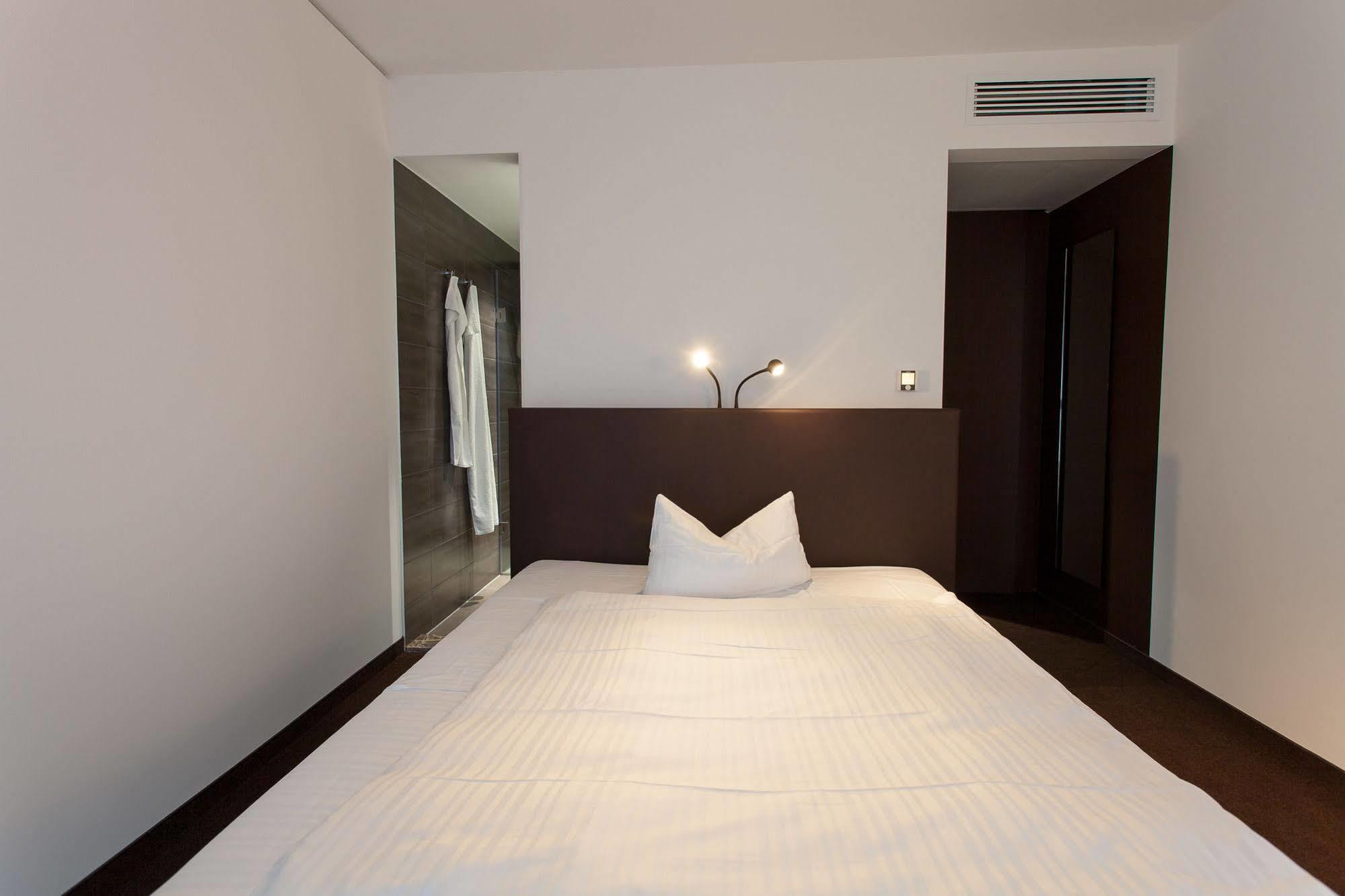 Tobbaccon Hotel Bensheim Bagian luar foto