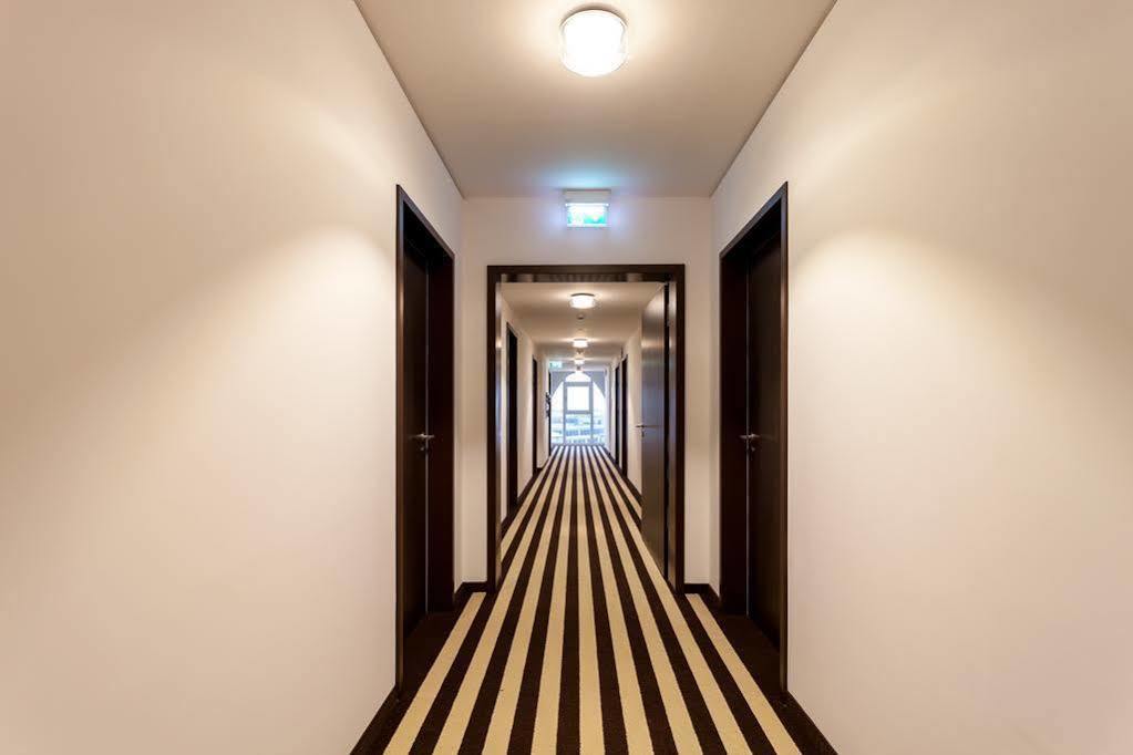 Tobbaccon Hotel Bensheim Bagian luar foto